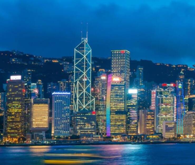 8、香港中银大厦 中环是香港最忙碌和繁华的地段之一，站在维港北岸往中环看去，造型最为独特，也是最吸引