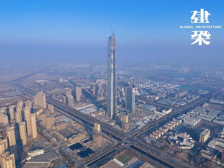 596米！中国新第三高楼“钻石顶”首吊成功