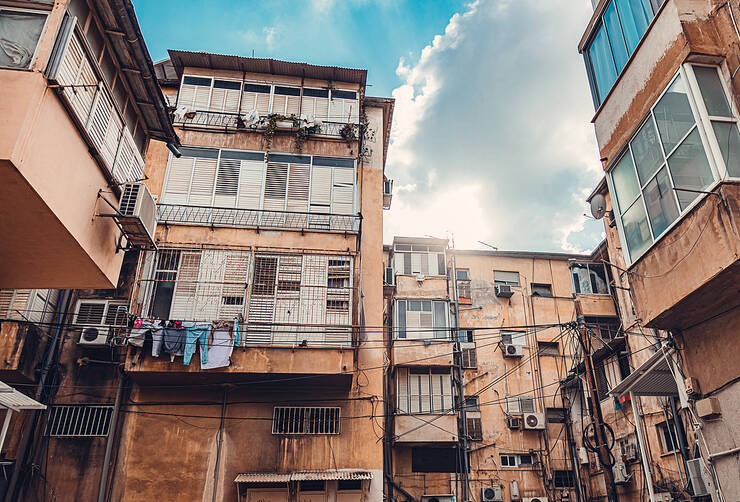 老旧小区：拆了重建还是翻修？看完这篇不纠结