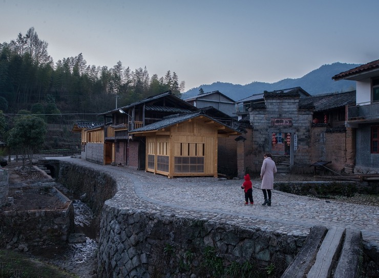 陆屋罗屋坪村人口_吴川杨屋村人口