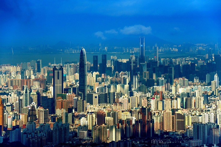 深圳,简称"深",别称鹏城,是广东省下辖的副省级市,计划单列市,超大