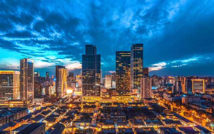 说到城市夜景,很多人首先会想到北上广深这样的东部大城市,的确,一线