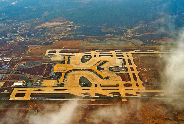 航拍昆明长水国际机场t1航站楼 t2航站楼造型更炫