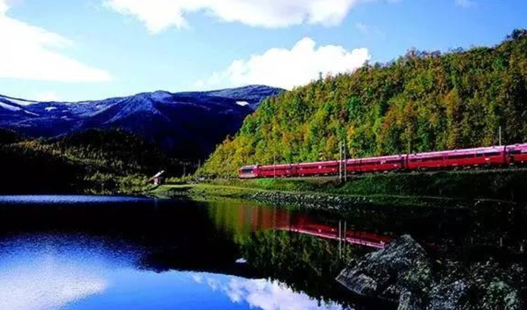世界上最美的10条铁路风景