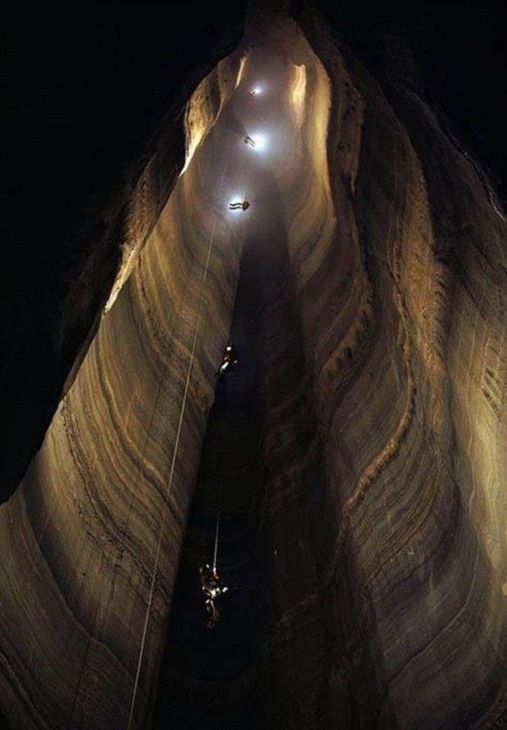 世界最深洞穴深度超过两千米 至今没人到达过洞底