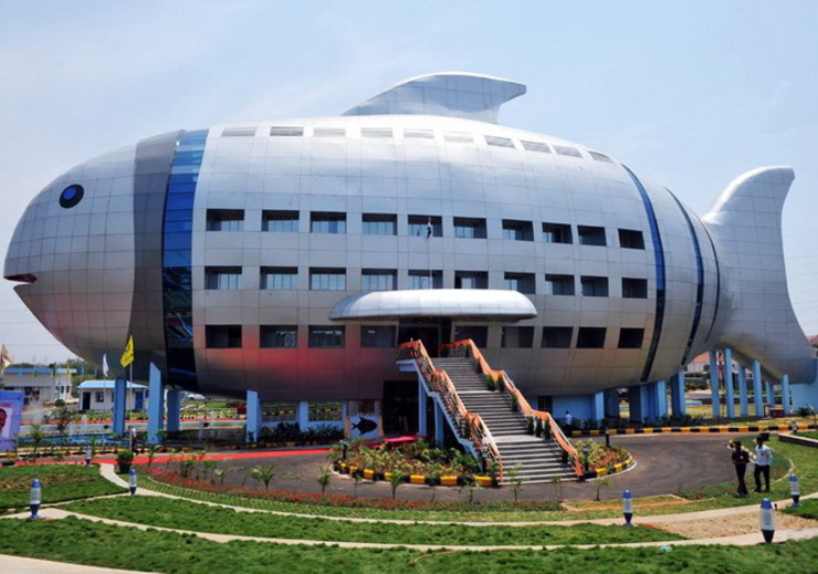 奇葩鱼形建筑 夜晚会有不一样的感觉