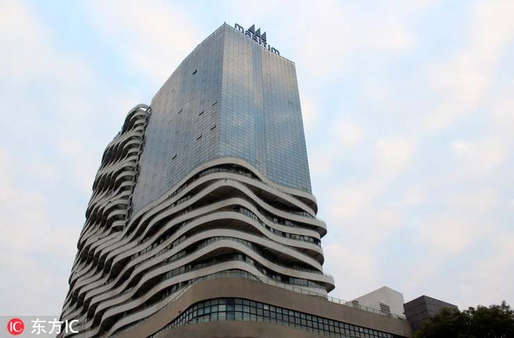 江苏常州现"波浪楼"奇葩建筑 阳台错落起伏引眼球