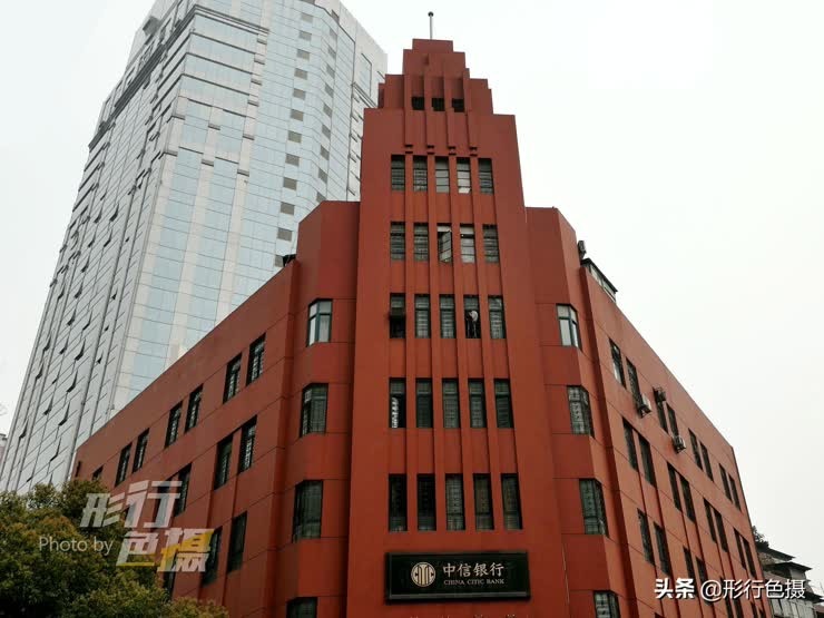 中国实业银行大楼旧址位于武汉市江岸区江汉路22号,建于1935年,卢镛标