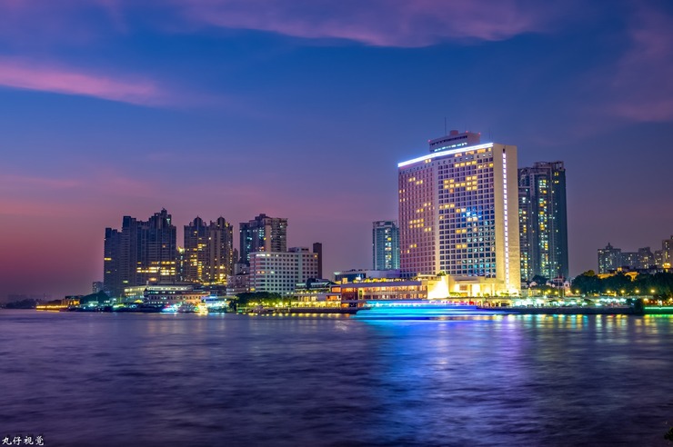 羊城八景之一"鹅潭夜月"!数座跨江大桥灯饰分明