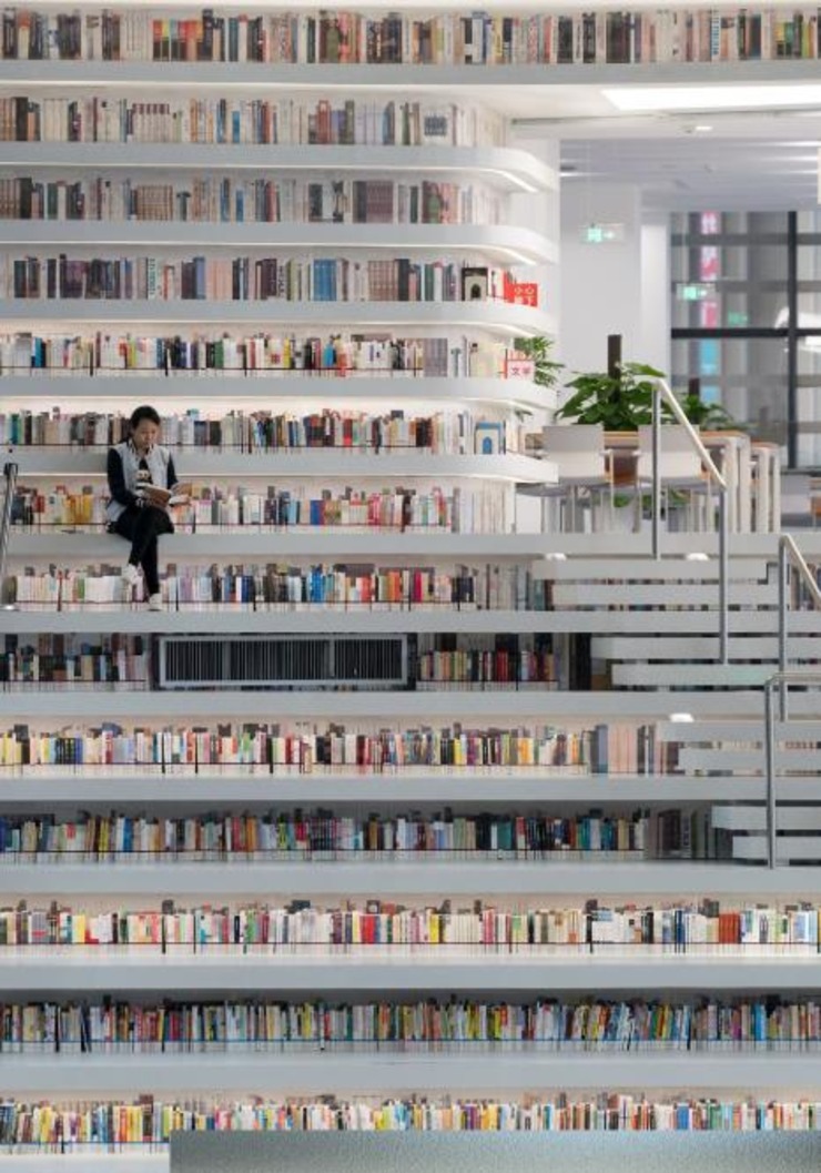 这座藏书楼是荷兰MVRDV修建事务所与天津市都邑规划计划研究院配合计划制作的都邑新型将来藏书楼。这么