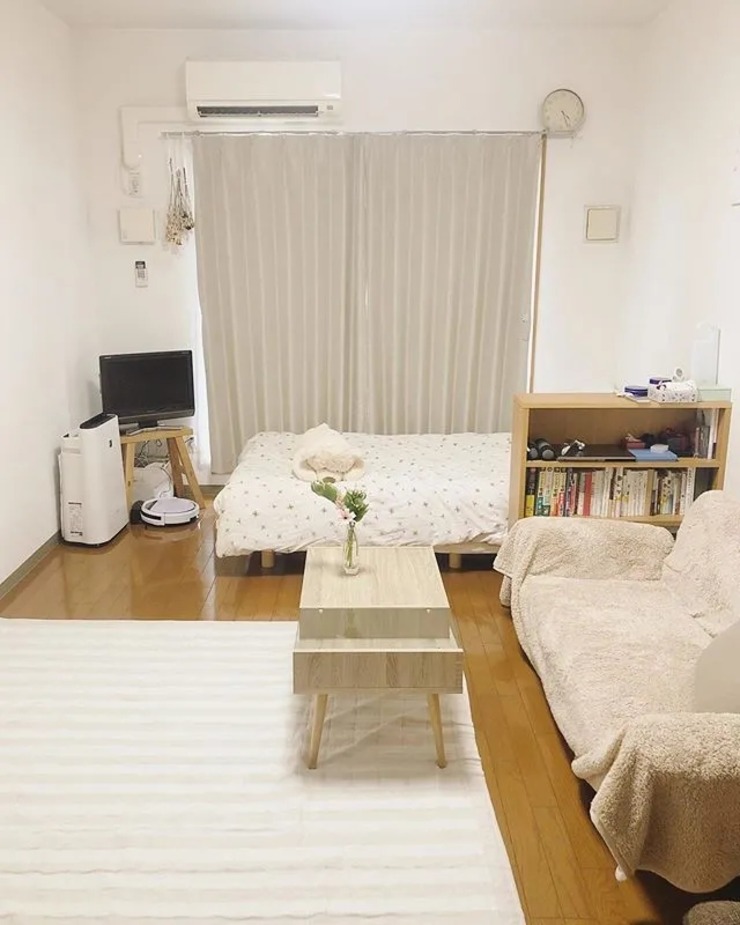 日本一网站就做了一个"小姐姐一人居内部照大公开"的企划,其中有3位