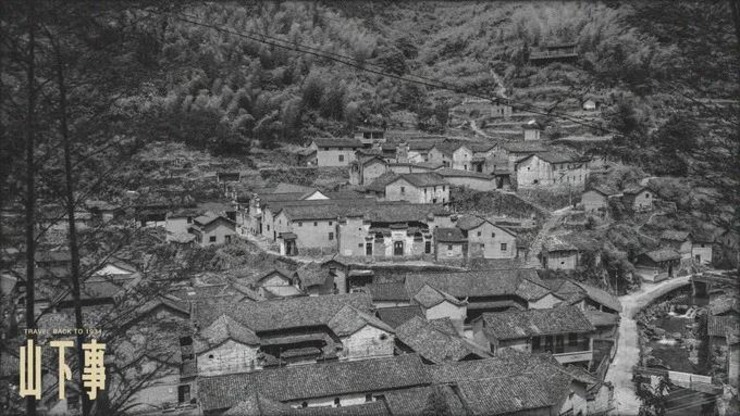 1934年，曾到访过山下鲍村的建筑学家梁思成夫妇也惊叹：「世间桃花源，界外乌托邦」。在梁思成编著的《