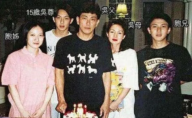 吴尊生日晒合照，73岁的吴尊爸爸出镜！颜值不输40岁吴尊（吴尊祖父）