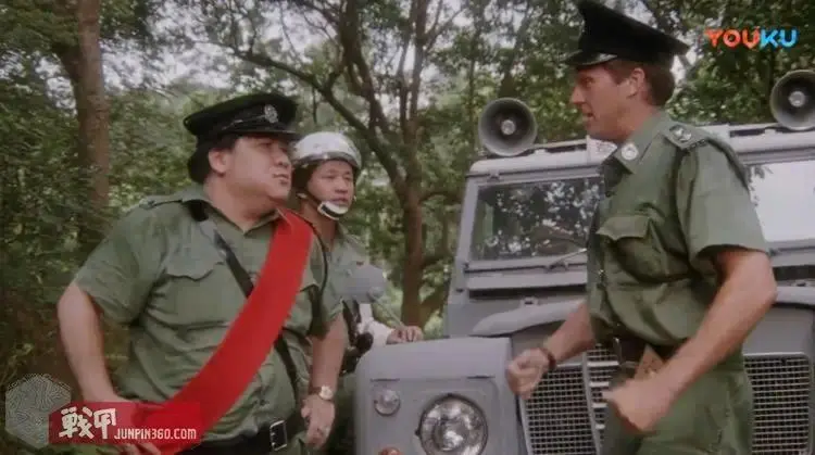 图为“新郎哥”这一职级的斜披带（实在是木有找到彩色的图emmm）