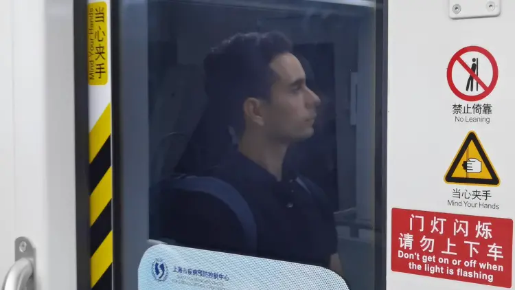 他觉得上海地铁的效率是最高的