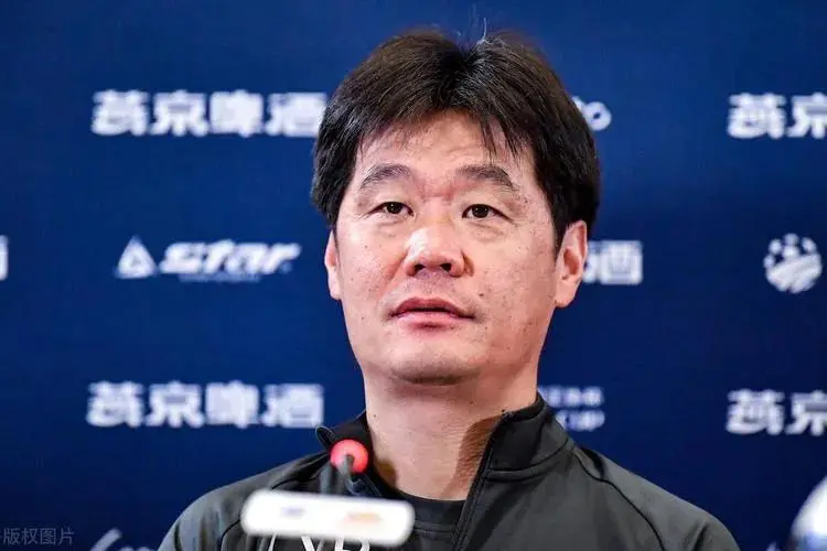 李霄鹏下课已不可避免，至今未获得合同，还有一点也能证实（李霄鹏霸气入场）