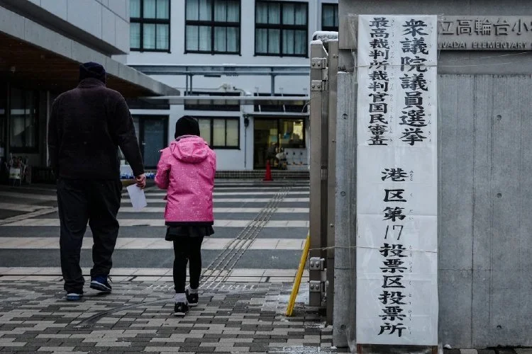 高市早苗的闪电大选，到底在赌什么？