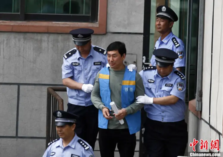 2012年6月13日，原中国足协副主席南勇被带出辽宁铁岭市中院，他当日被判刑10年零6个月。中新社