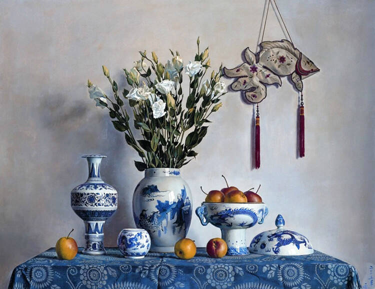 静物油画作品中的青花瓷