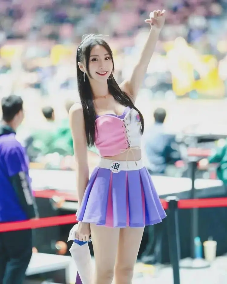S曲线极致身材台妹小姐姐，腰臀比的天花板，火辣迷人