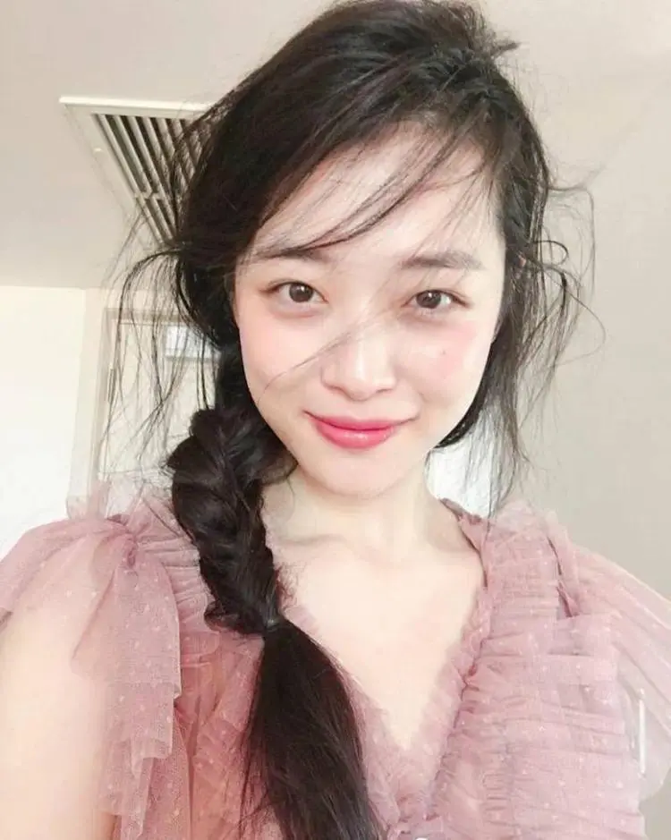 雪莉哥哥深夜发文意味深长！评论区点赞指向金秀贤！