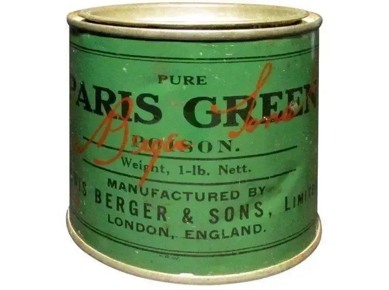 一罐巴黎绿，它也是当时的一种老鼠药 