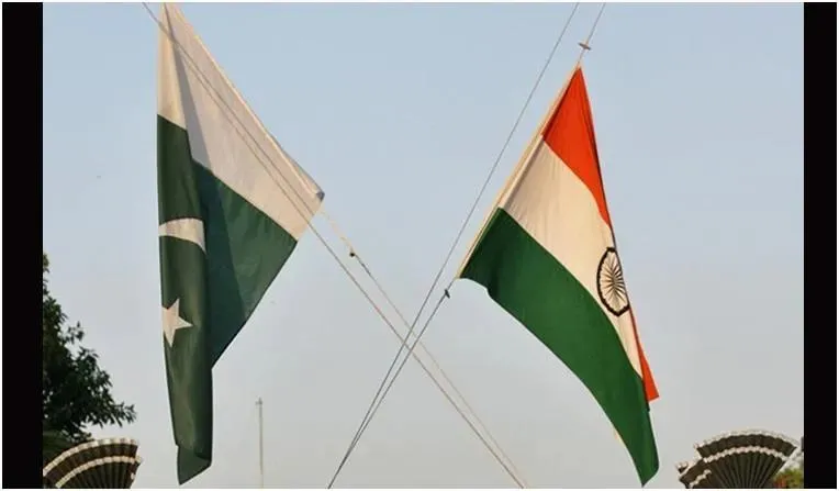 印度（右）和巴基斯坦（左）国旗 图：资料