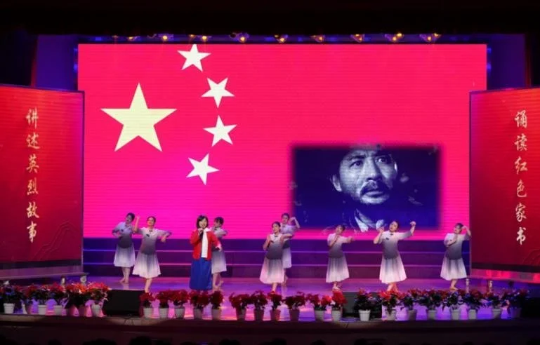 江西陶瓷工艺美术职业技术学院:歌伴舞《绣红旗》 江西陶瓷工艺美术职业技术学院:歌伴舞《绣红旗》