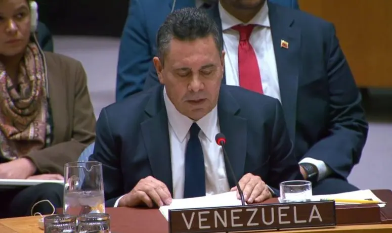 △委内瑞拉常驻联合国代表萨穆埃尔·蒙卡达在安理会紧急会议上发言