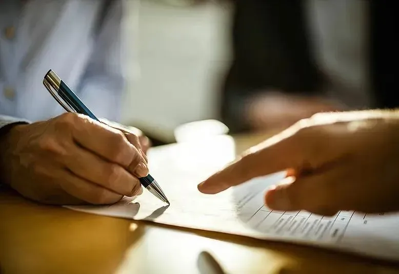 竞业限制滥用乱象：安装工、业务员、钢琴老师成为“两高一密”人员_https://www.izongheng.net_快讯_第4张