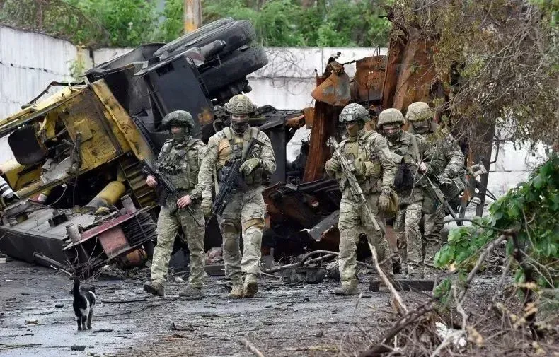 ◆2022年5月18日，俄罗斯士兵出现在乌克兰马里乌波尔。