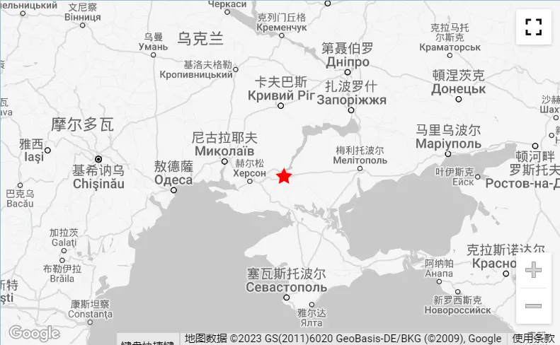 区域地震台站的数据显示当地时间6月6日星期二02:54有清晰的信号。时间和地点（坐标：46.7776，33.37）与媒体关于卡霍夫卡大坝溃堤的报道相吻合。信号表明该地区发生了爆炸。图片来源：NORSAR