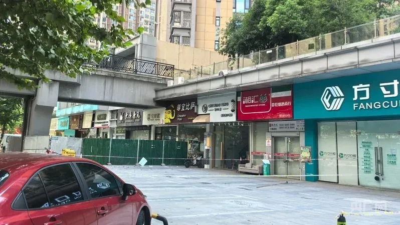 事發(fā)現(xiàn)場(chǎng)已設(shè)置警戒線及圍擋（央廣網(wǎng)記者黃珂嵐 攝）
