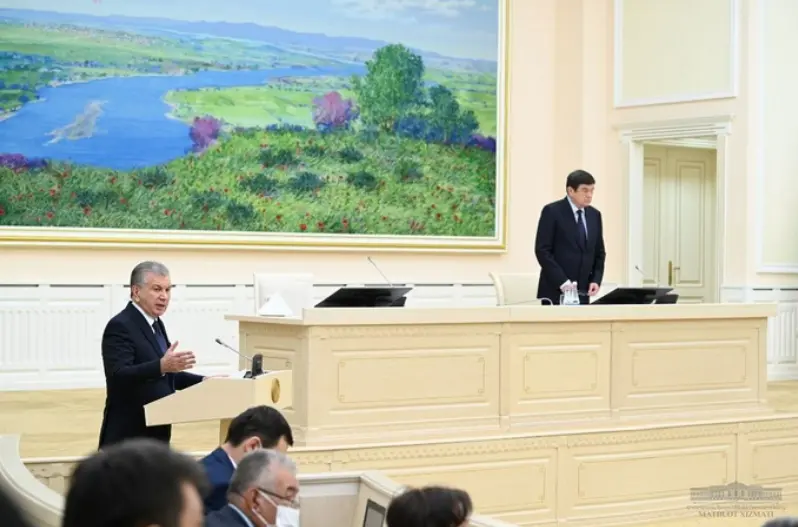   据报纸网援引乌兹别克斯坦总统新闻秘书阿萨多夫的消息报道，米尔济约耶夫已于2日到访努库斯市，并与卡拉卡尔帕克斯坦自治共和国立法机代表和活动人士会面。
