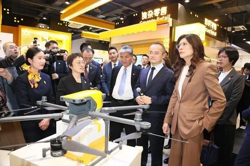 值得注意的是，鄭麗文在從美國返回後，明確將提出國民黨版本的無人機法案