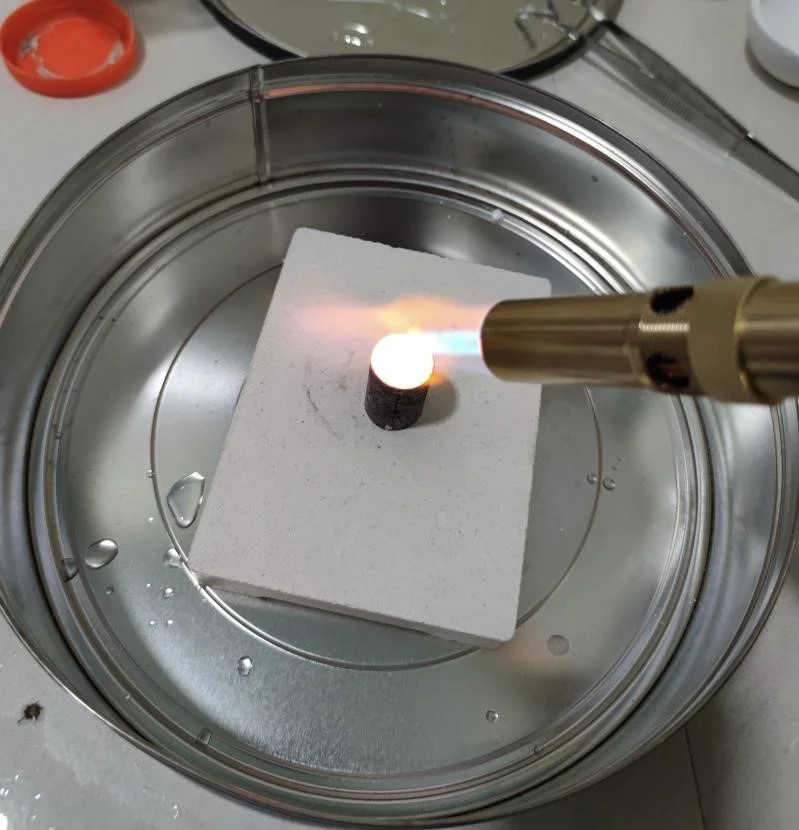 风暴眼丨被高金价“逼疯”！年轻人自己在家打金首饰，省下1万块