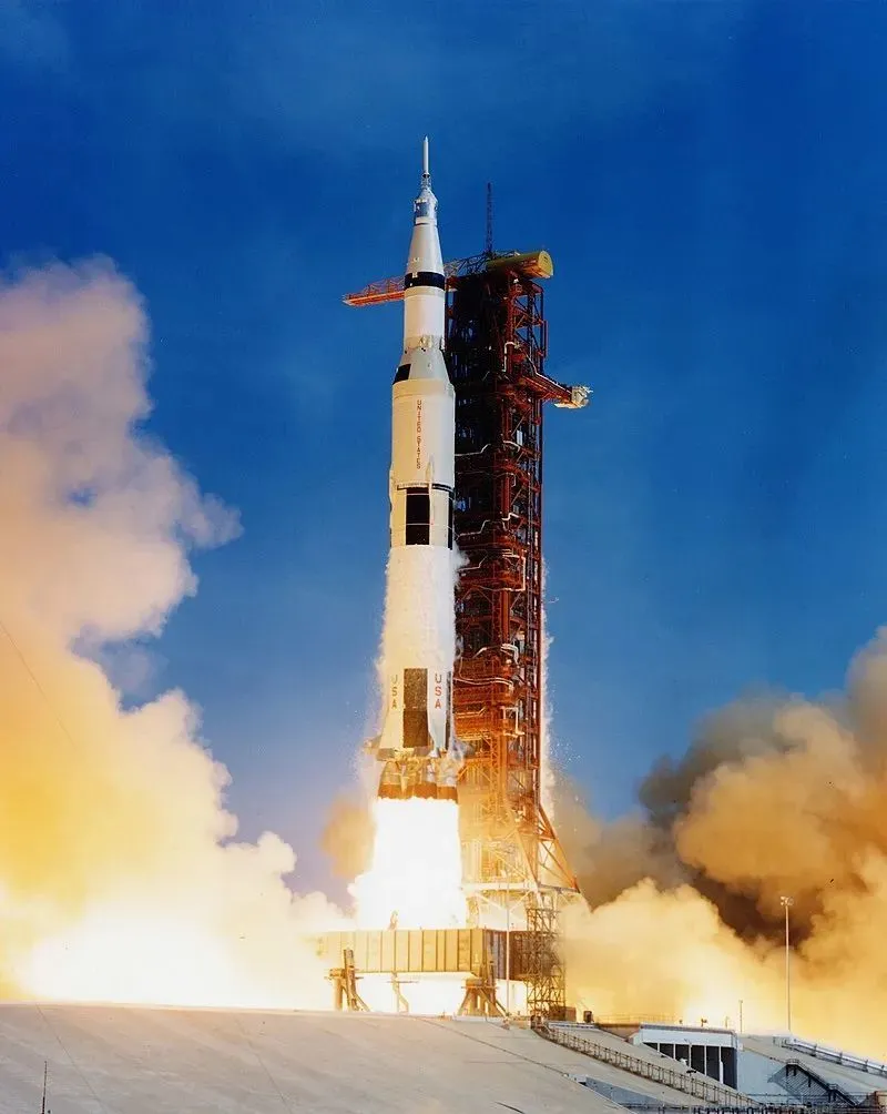 ▲1969年7月16日运载阿波罗11号的土星五号发射