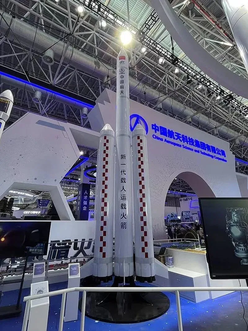 ▲2022年珠海航展上展示的新一代载人运载火箭“长征十号”