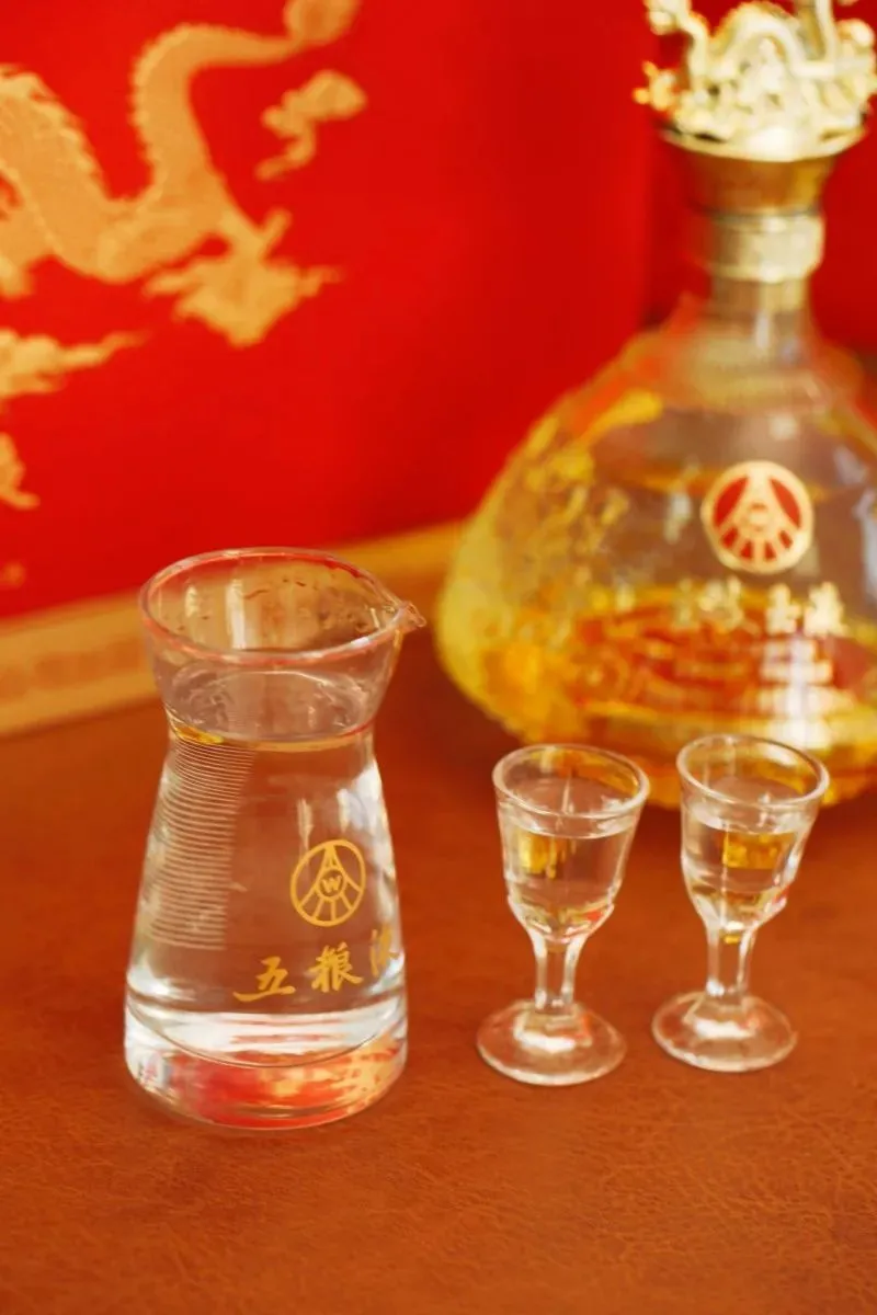 最愛 五粮液千元级「镇场酒」破价狂欢！盘龙鎏金瓶太豪了_凤凰网 その他