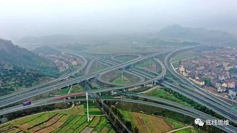 �й����������ɵ����彻ͨ���磨ͼƬ��Դ��ICphoto��