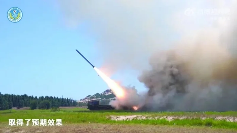 远程火箭炮发射。（图源：东部战区发布的视频截图）