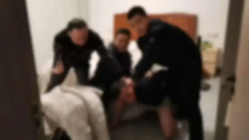 图为抓捕现场。