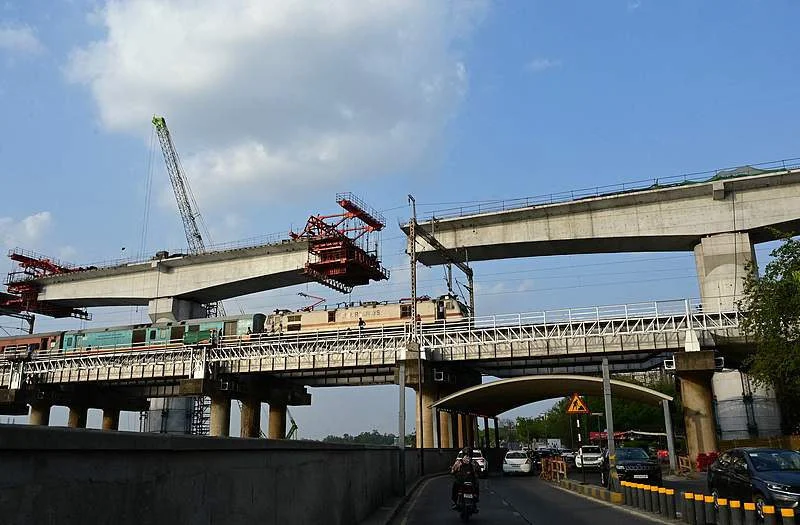 On June 24, 2026, local time, a section of the Mumbai-Ahmedabad high-speed rail project under construction was seen in Ahmedabad, India. (Visual China)