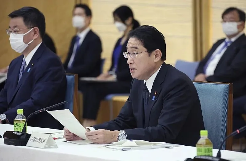 16日，岸田文雄在首相办公室出席经济和财政政策委员会会议。图源：视觉中国