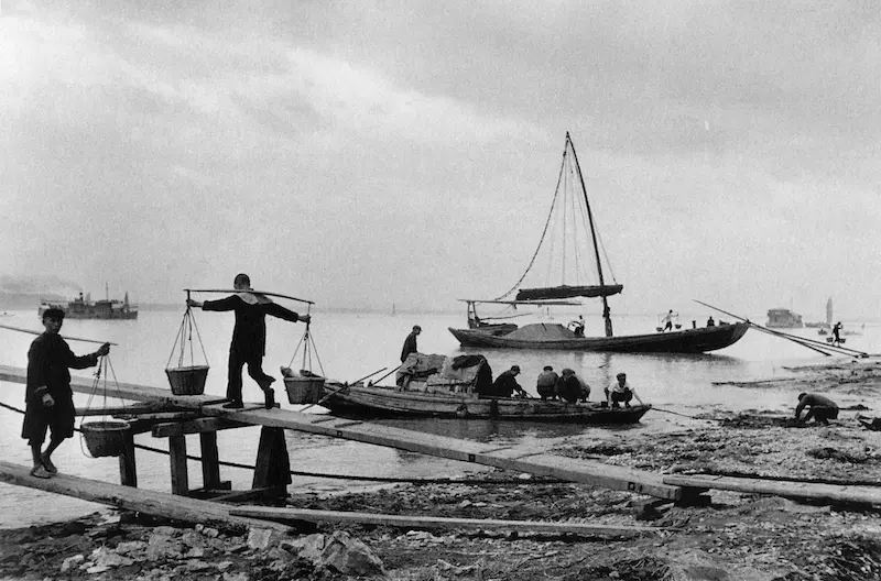 马克 • 吕布摄影作品，长江大桥建筑工地，武汉，1957年