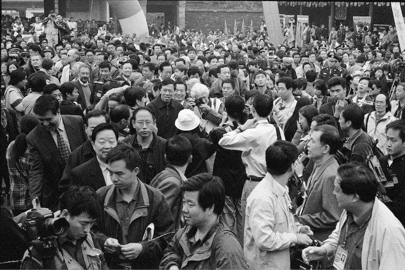 马克·吕布在摄影人群中。吴家林摄