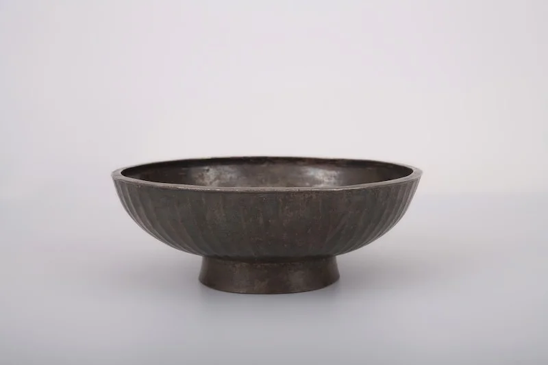 波斯铭文银碗（Silver bowl with Persian inscriptions） 公元226—907年（晋至唐） 口径20.5厘米，底径9.5厘米，高7.4厘米，重813.2克 1989年焉耆县七个星镇 新疆维吾尔自治区巴音郭楞蒙古自治州文博院（博物馆）藏