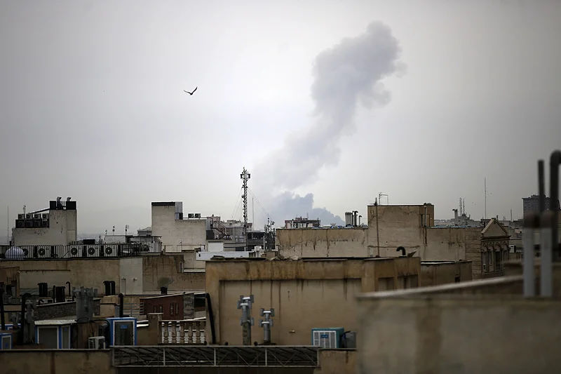 △3月13日,德黑兰遇袭后升起浓烟