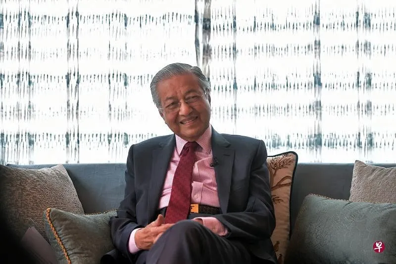 马来西亚前首相马哈蒂尔说，他星期天（6月19日）的发言并非主张马国应该声索新加坡、白礁和廖内群岛。他表示，他的说法遭到断章取义。（海峡时报档案照） 