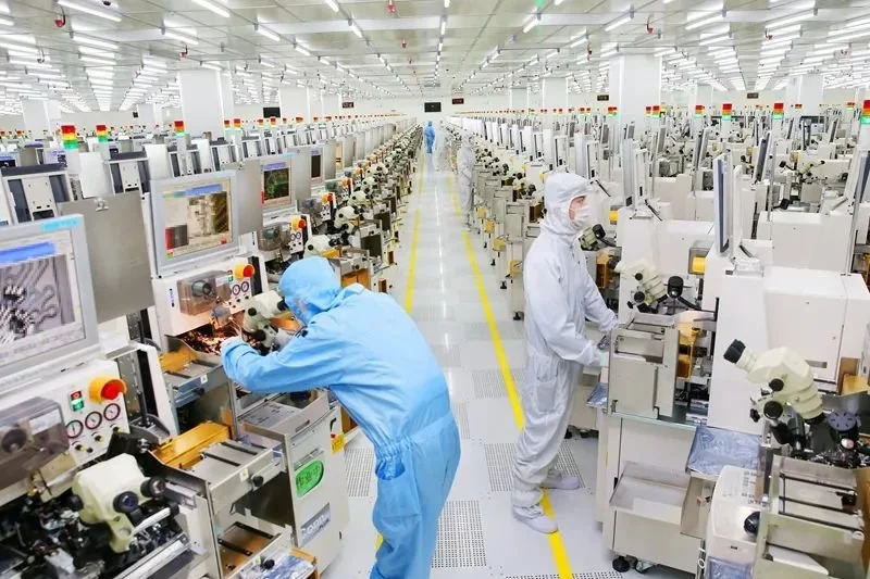 图/为了应对美国《芯片与科学法案》的冲击，中国计划在2025年前实现70%的半导体国产化，以提升中国科技产品在国际市场上的竞争力。图源：VCG